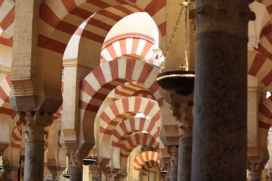 Arches bicolores typiques de la Mezquita de Cordoue