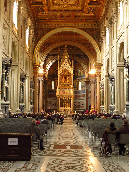 Intérieur de St Jean de Latran à Rome