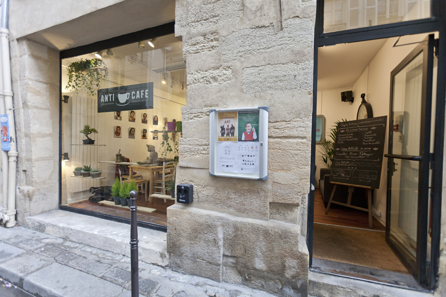 Anti Café, devanture de Paris