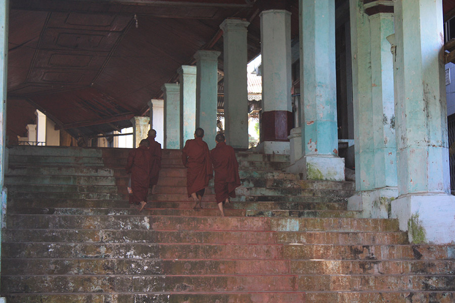 Moinillons bouddhistes, mawlamyine, birmanie