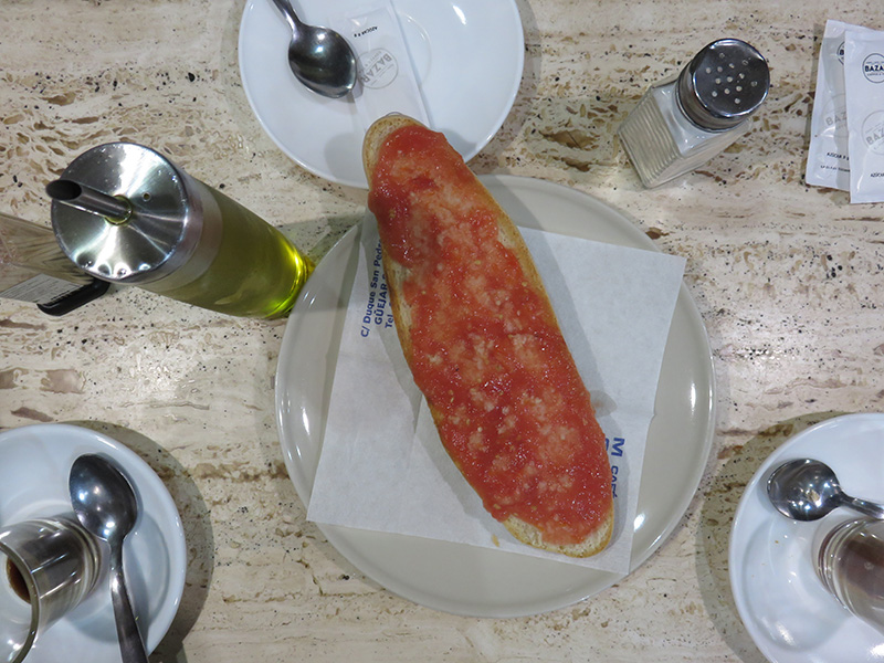 Petit déjeuner d'andalousie : tostada con tomate