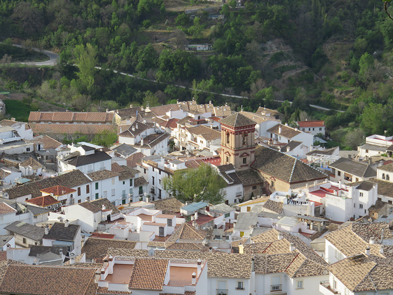 Vue aérienne du village Guejar Sierra