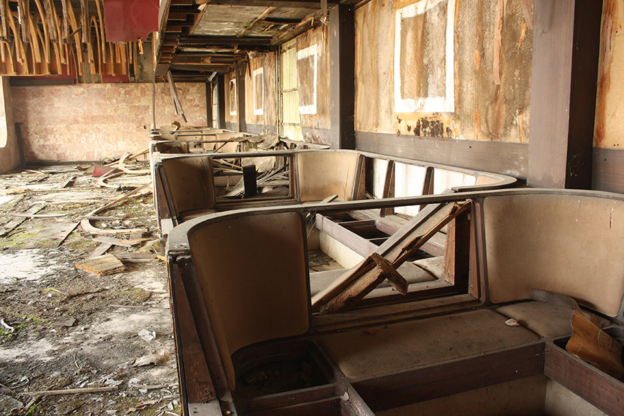 Restaurant dining abandonné en Croatie