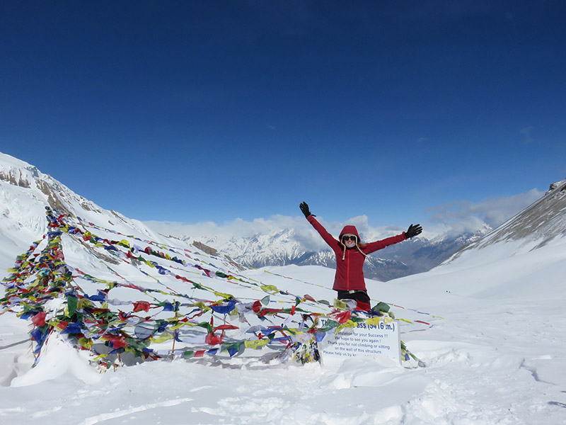 Tatiana au sommet du Thorung La - Népal