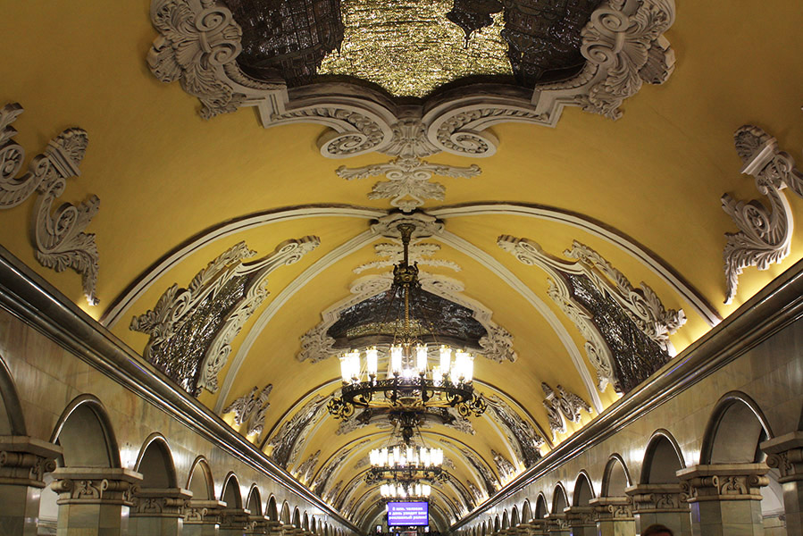 Plafond et moulures du métro de Moscou