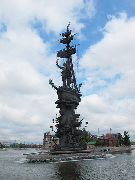 Statue de Pierre le Grand à Moscou