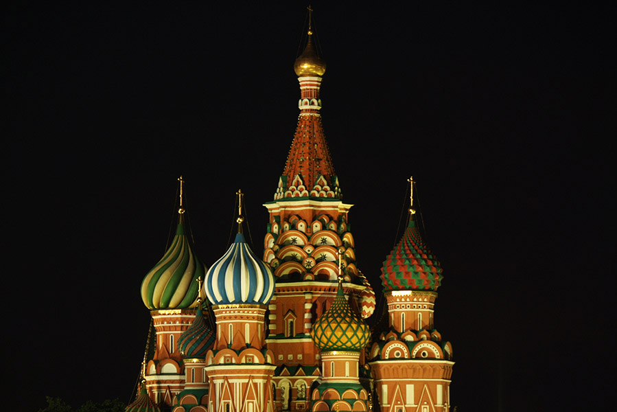 Place rouge de Moscou (nuit) : cathédrale orthodoxe basile le bienheureux