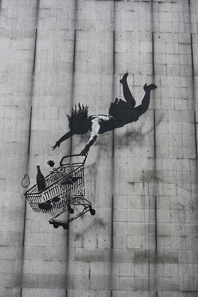 Londres, street-art Banksy : la chute ou the fall