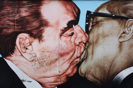 Lire la suite à propos de l’article #Cliché n°1 : Le baiser du Mur de Berlin
