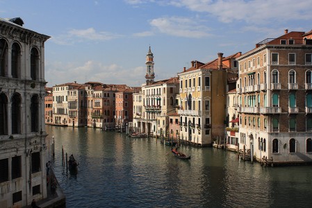 Lire la suite à propos de l’article Laisse les gondoles à Venise …